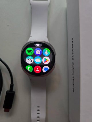 Samsung Galaxy Watch 8 de 44mm + 7 correas