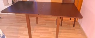 Mesa de comedor de madera