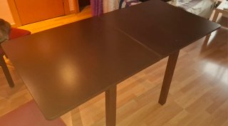 Mesa de comedor de madera