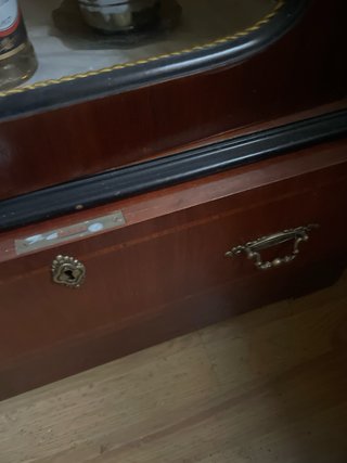 Vitrina de madera y cristal