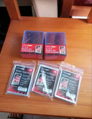 50 toploaders + 3 paquetes Penny sleeves ultra pro