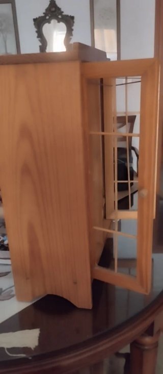 Armario de madera para juguetes