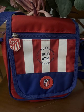 Gorra y bolsito  del Atlético de Madrid