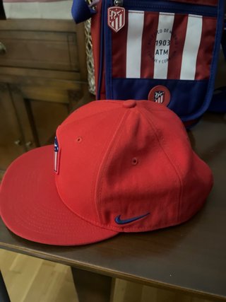 Gorra y bolsito  del Atlético de Madrid