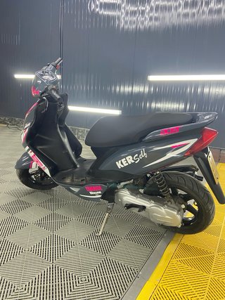 Yamaha Jog RR gris y rosa