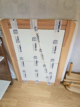 Mesa y 2 taburetes infantiles Ikea