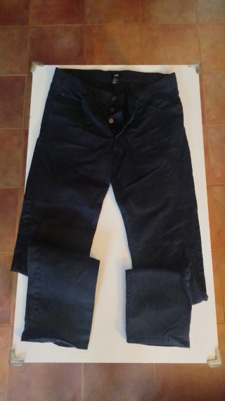 Pantalones largos y vaqueros variados.