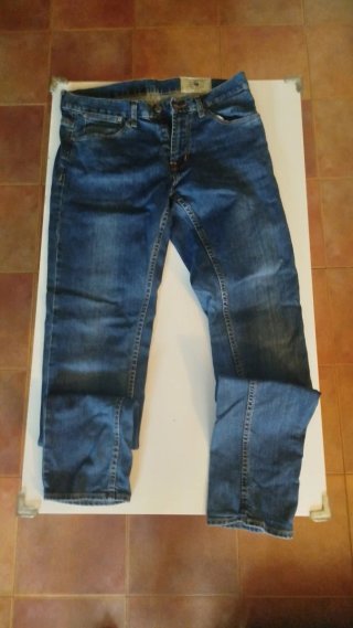 Pantalones largos y vaqueros variados.