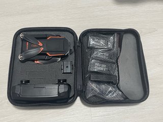 Dron Negro y Naranja con Accesorios
