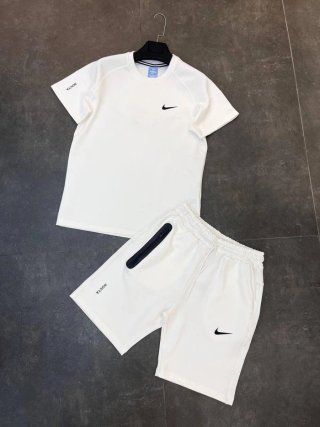 Lote Nike: Camiseta y Pantalón Corto