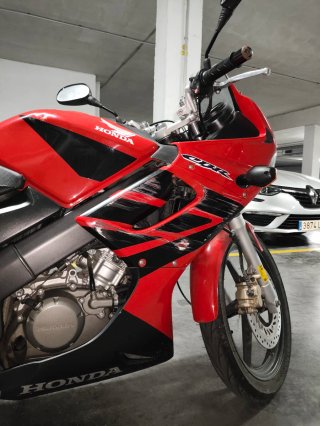 Honda CBR 125 del año 2005, con 17.590 km.