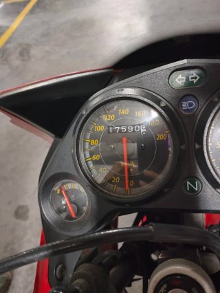 Honda CBR 125 del año 2005, con 17.590 km.