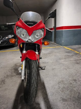 Honda CBR 125 del año 2005, con 17.590 km.