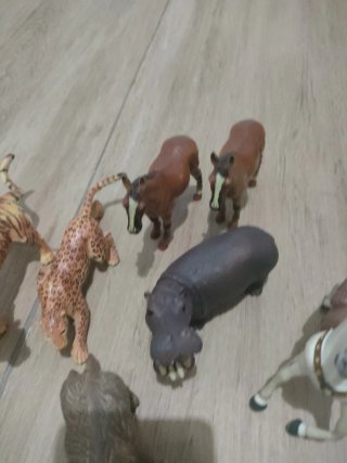 Figuras de animales de plástico