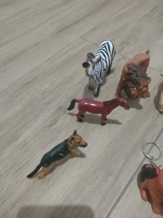 Figuras de animales de plástico