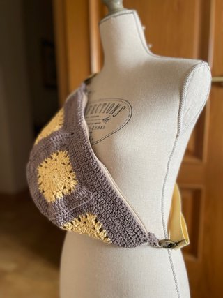 Riñonera artesanal crochet