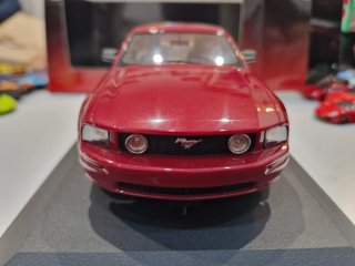Slot 1/24 Ford Mustang GT 2005 autoart