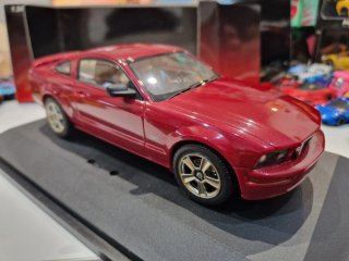 Slot 1/24 Ford Mustang GT 2005 autoart
