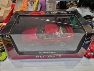 Slot 1/24 Ford Mustang GT 2005 autoart