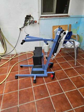 Grua elevadora para cuidador de  personas  mayores