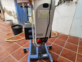 Grua elevadora para cuidador de  personas  mayores