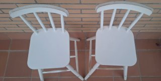2 sillas agam ikea en blanco para niños