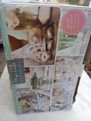 Sizzix Big Shot Plus A4 Essentials Kit