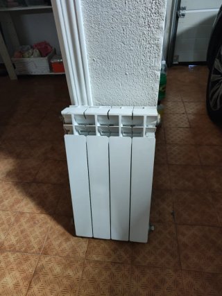 Radiador blanco de metal