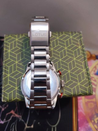 Reloj Lotus