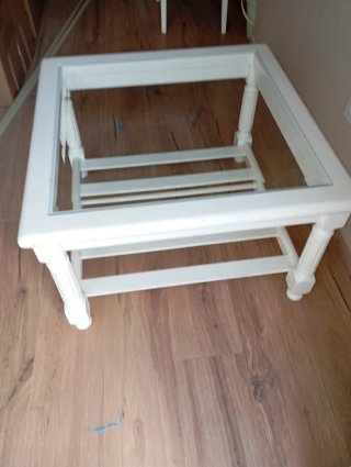 Mesa baja de cristal y madera