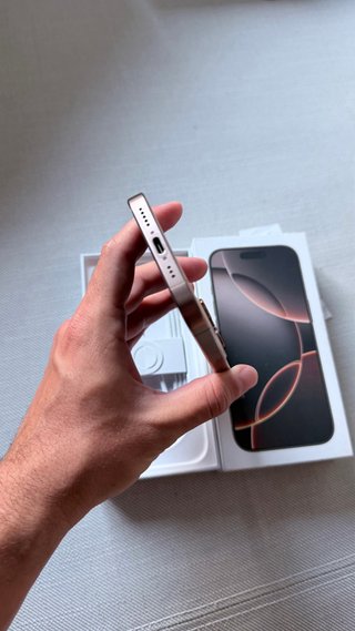 iPhone 16 Pro 128GB Plata Casi Nuevo