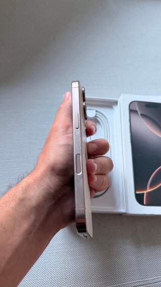 iPhone 16 Pro 128GB Plata Casi Nuevo