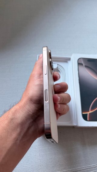 iPhone 16 Pro 128GB Plata Casi Nuevo