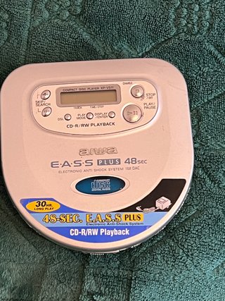 Walkman AIWA XP-V511 con su cargador original