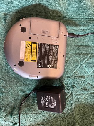 Walkman AIWA XP-V511 con su cargador original
