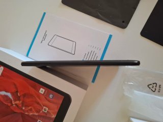 Tablet Android de 8” con teclado y funda