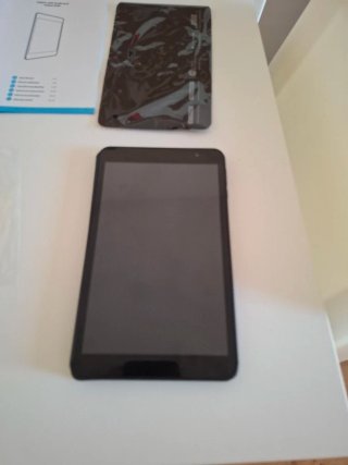 Tablet Android de 8” con teclado y funda