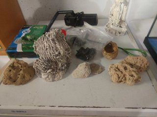 Acuario con base roja