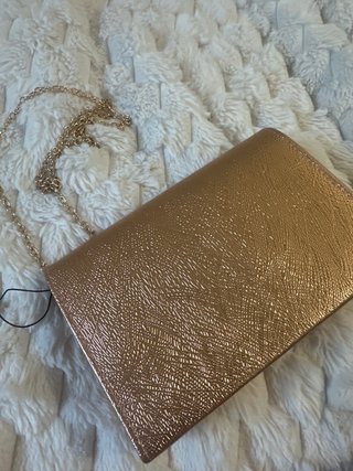 Bolso de fiesta dorado con pedrería
