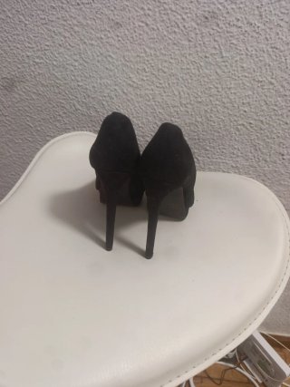 Zapato ante negro de tacón fino