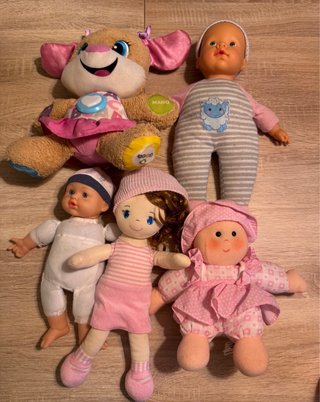 Lote muñecos todos 4€