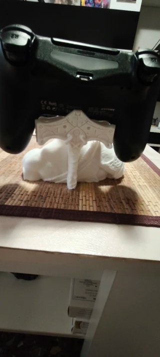 Kratos soporte mando Ps4 o Ps5 impreso 3D