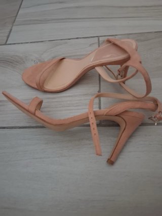 Sandalias de tacón beige y rosa