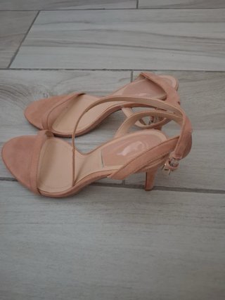 Sandalias de tacón beige y rosa