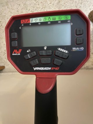 Detector de metales Minelab con accesorios