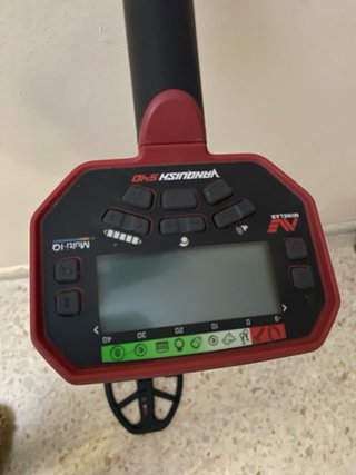 Detector de metales Minelab con accesorios