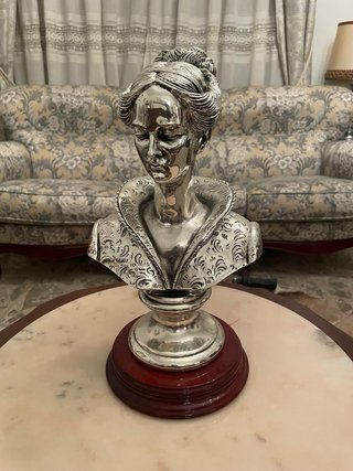 Busto decorativo plateado