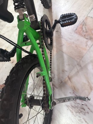 Bicicleta pinchada y polvo apenas se uso