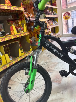 Bicicleta pinchada y polvo apenas se uso