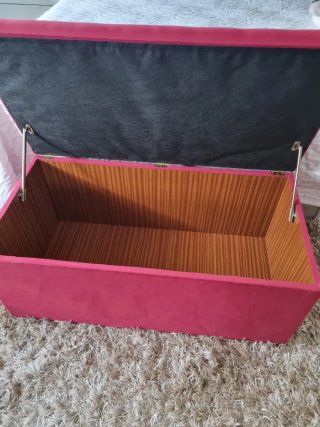 Baúl de alta capacidad tapizado en rosa fucsia